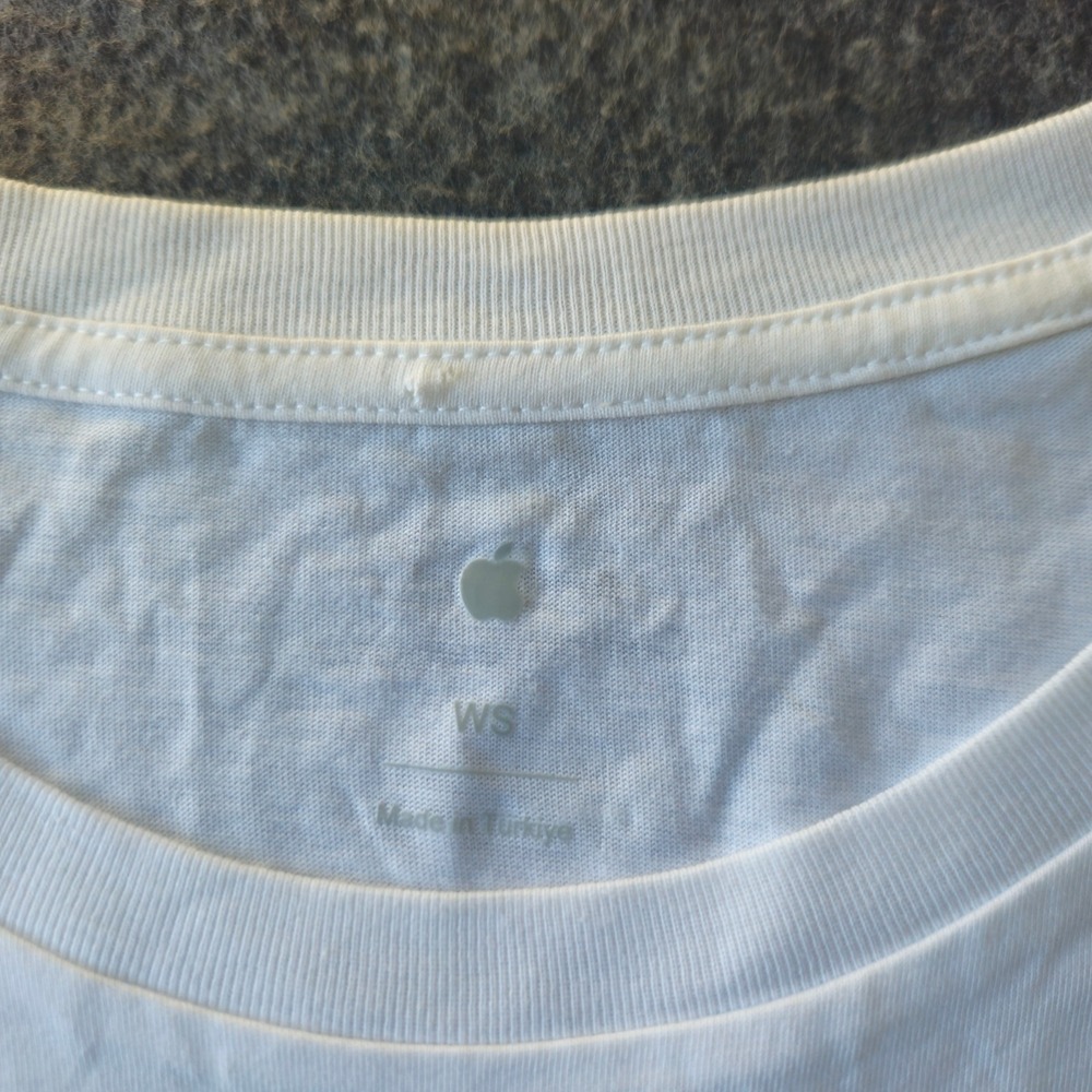 New! APPLE PARK Pond Shirt Visitor Center Exclusive Women Small Tech Nerd Casual - Picture 4 of 8